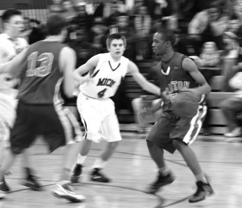 Senior guard Devonte Bell dribbles around a screen in the district final game against MICDS. (Caroline Stamp)