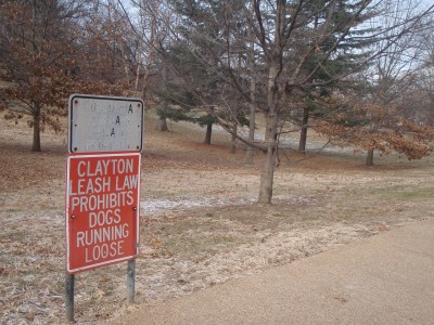 At Concordia Seminary's southeast corner of its grounds, a sign warns residents to keep their dogs on the leash.  A recent proposal for a dog park at this location was rejected due to overwhelming DeMun neighborhood opposition. (Claire Bliss)