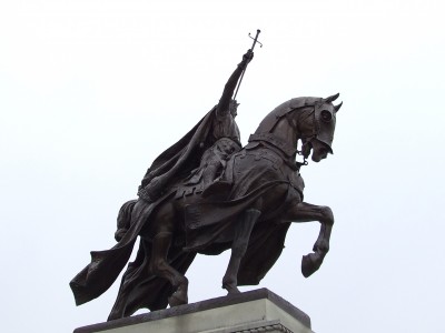 King Louis IX, or Saint Louis sits majestically atop his horse on a cold blustery day. 