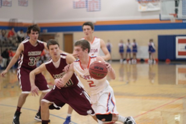 IMG_2650 Elliott drives to the hoop in a Clayton win over MICDS. (Patrick Butler)