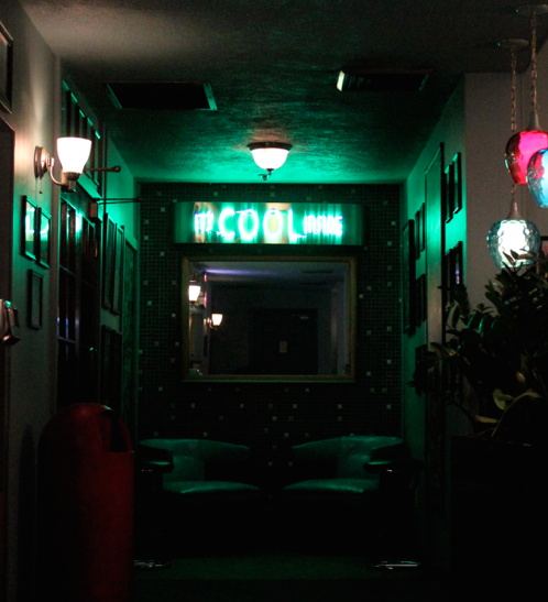The Hi-Pointe is the old operating single screen movie theater in St. Louis' metropolitan area. Today, the Hi-Pointe celebrates its 90 year old tradition!