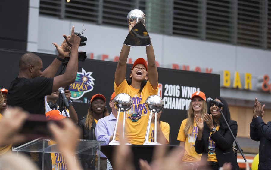 Candace Parker hoists the WNBA championship trophy as the Los Angeles Sparks celebrate their title with fans at L.A. Live in Los Angeles on Monday, Oct. 24, 2016. (Brian van der Brug/Los Angeles Times/TNS)