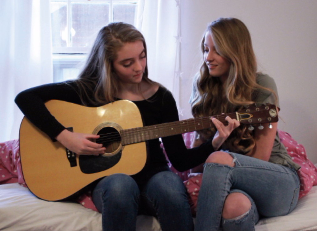 Katie Snelling (left) and Grace Snelling (right). (Photo by Elizabeth Cordova)