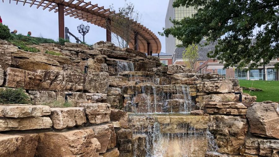 Photo of Chapman plaza. https://www.bizjournals.com/stlouis/news/2017/10/06/see-clayton-s-new-4-million-chapman-plaza.html