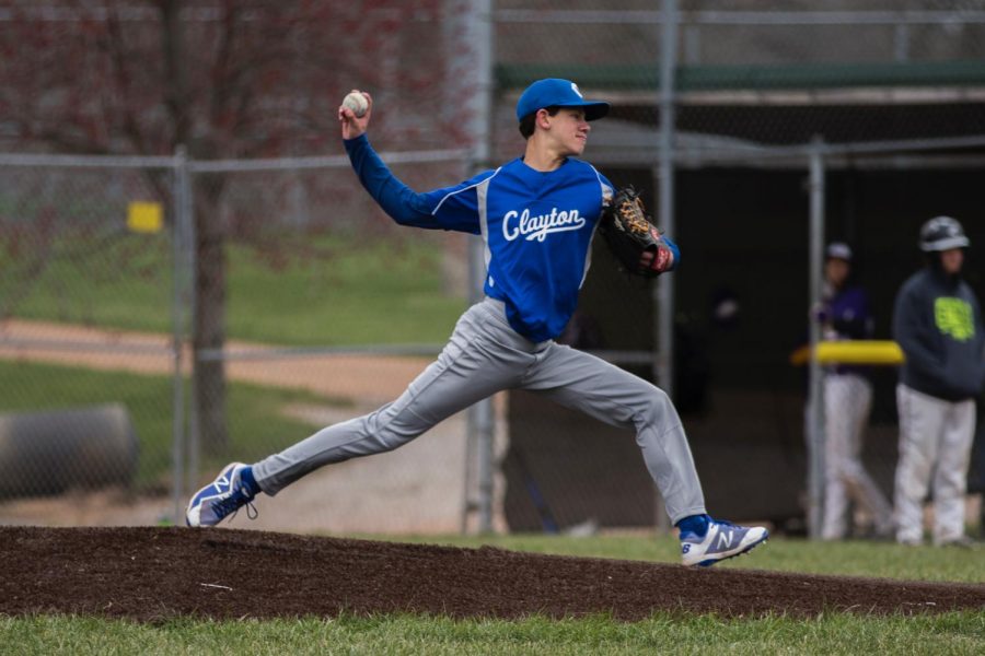 Photo of Sophomore Samuel Siwak pitching.