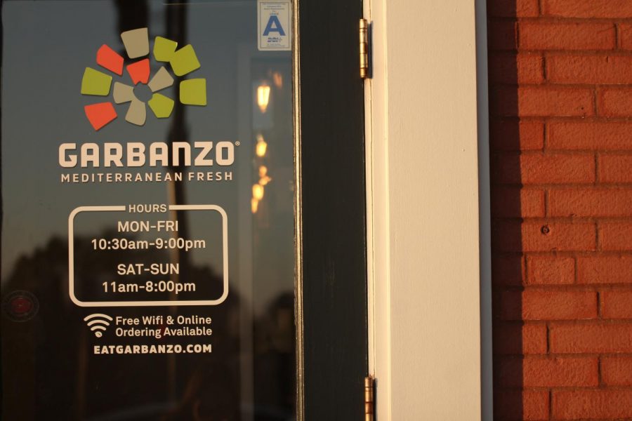 Garbanzo+sits+at+the+corner+of+Maryland+%26+Forsyth+in+downtown+Clayton.