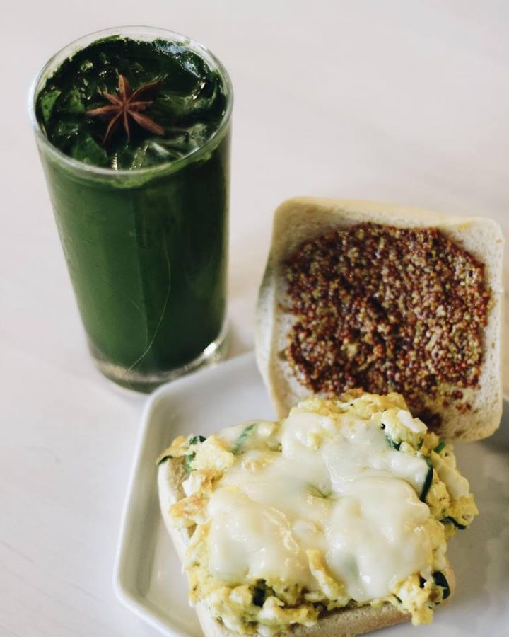 We also tried Comas signature spiced pear matcha tonic as our special drink, pictured on the left.