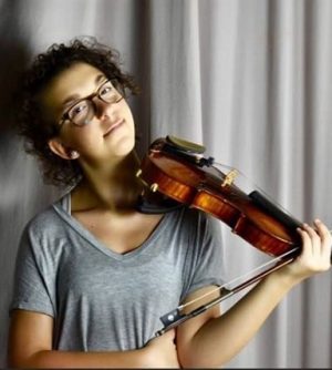 Hava Polinsky, Class of 2017, pursuing a career in music by studying at Juilliard.