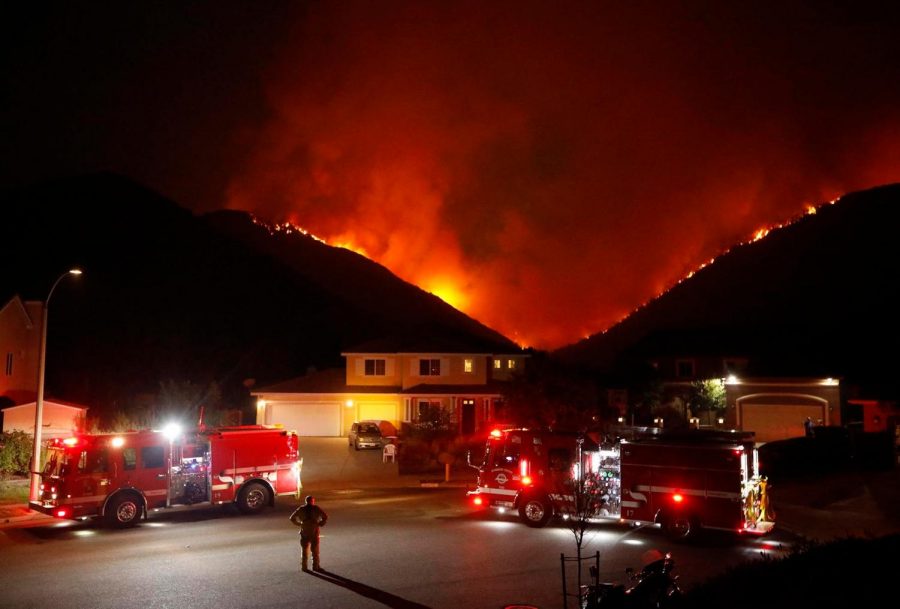 MURRIETA, CA - SEPTEMBER 4, 2019 -Firefighters battling the Tenaja fire, set up to protect homes at the end of Single Oak Way in Murrieta on September 4, 2019. (Genaro Molina/Los Angeles Times/TNS)