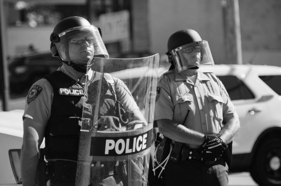 Police_in_riot_gear_at_Ferguson_protests 2