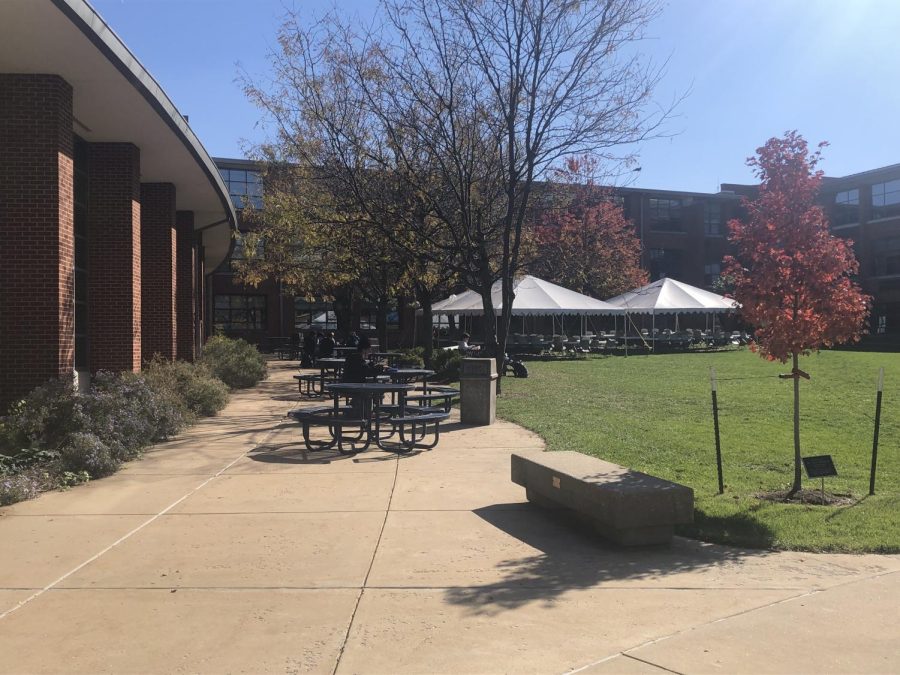 The Quad, nearly empty during second lunch. This is a regular sight at CHS.