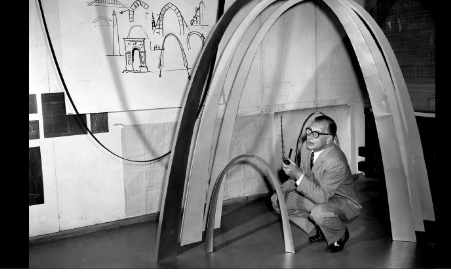 Architect Aero Saarinen studies different designs of the Arch 