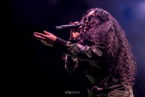 H.E.R. Brings a Thunder of R&B, Rock, and Light to St. Louis