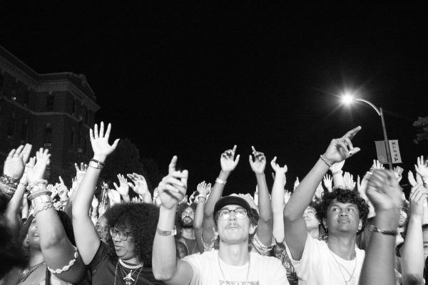 Crowds at the Washington Ave. Stage